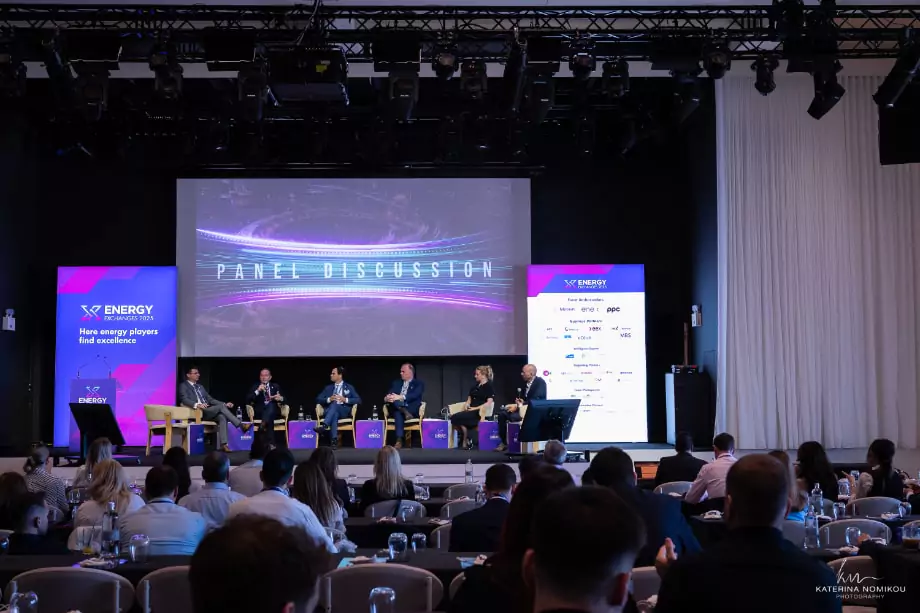 conference-327-min-68481e1f5c3e8